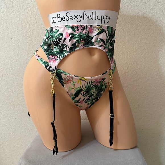 Victoria secret garters belt and panty - Picture 2 of 4